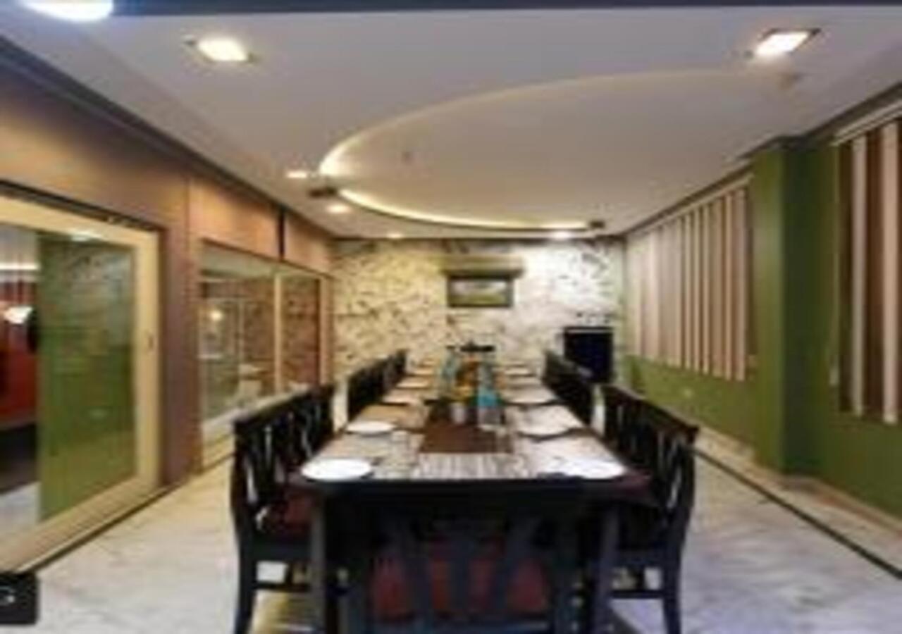 Hotel Chanakya Agra  Exteriör bild