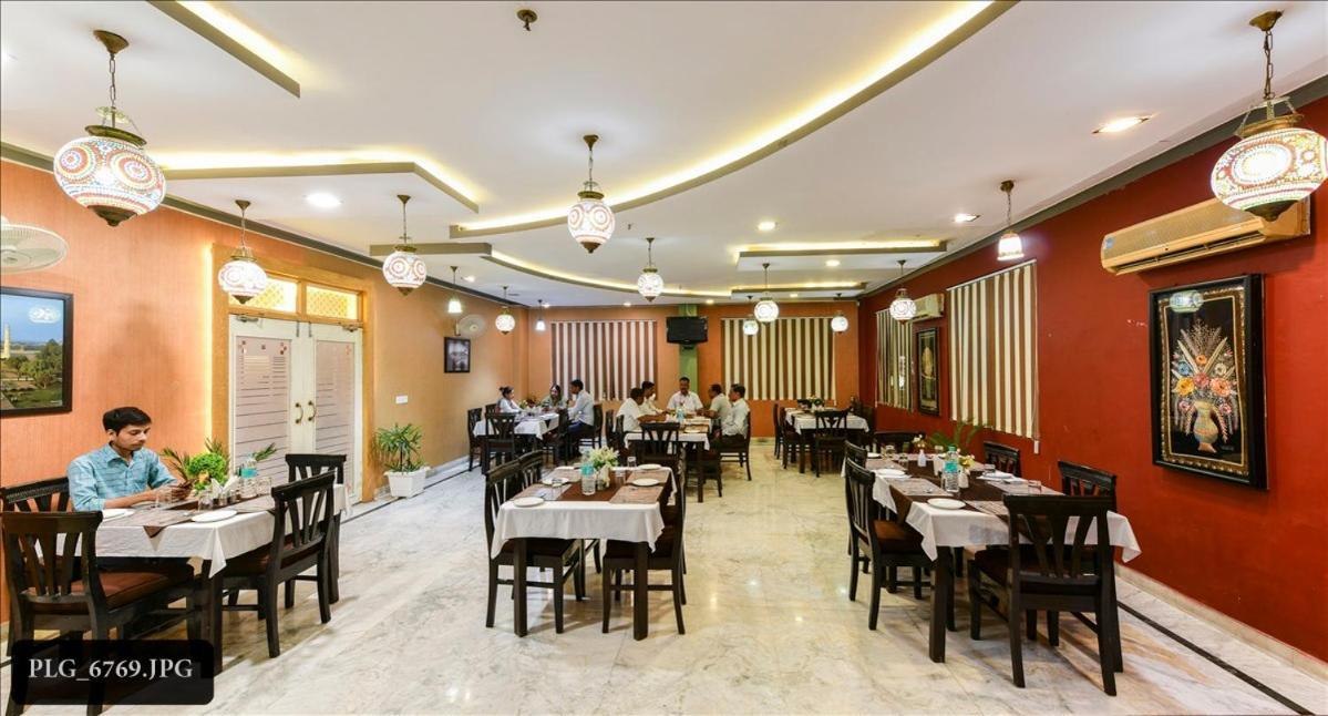Hotel Chanakya Agra  Exteriör bild