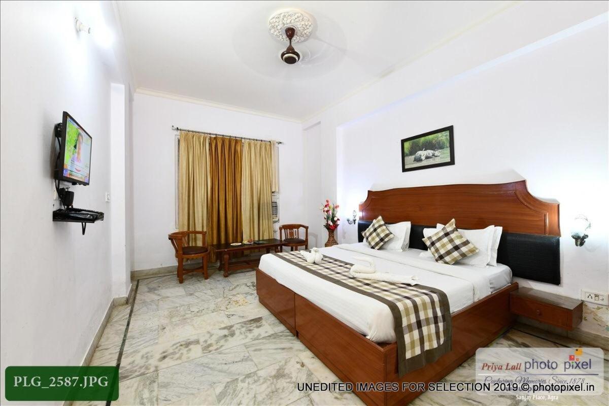 Hotel Chanakya Agra  Exteriör bild